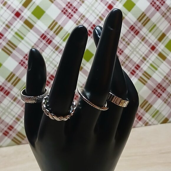 NWOT Set of 4 Fashion Jewelry Silver/White Tone Slim Womens Rings Adjust. #4 - Picture 6 of 11